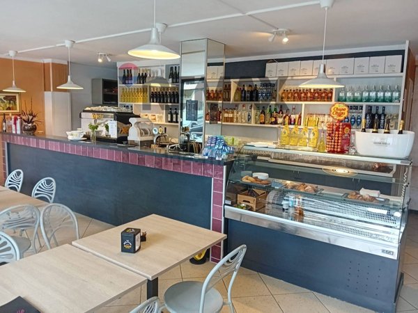 negozio in affitto a Carrara in zona Marina di Carrara