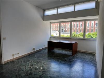 ufficio in affitto a Carrara in zona Centro Città