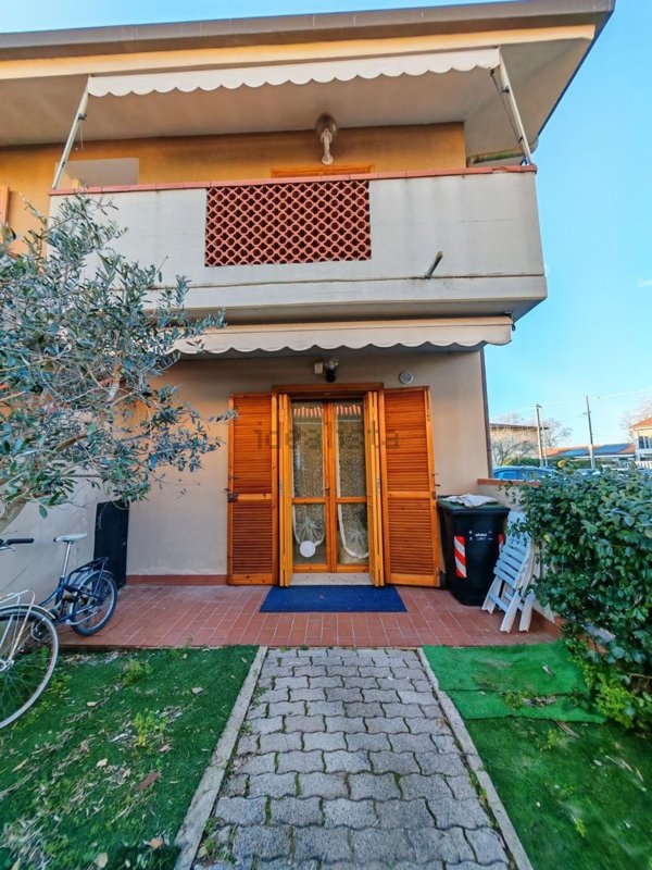 appartamento in affitto a Carrara in zona Marina di Carrara