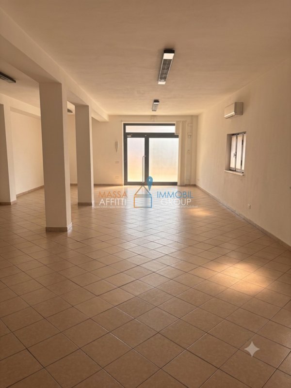 ufficio in affitto a Carrara in zona Avenza