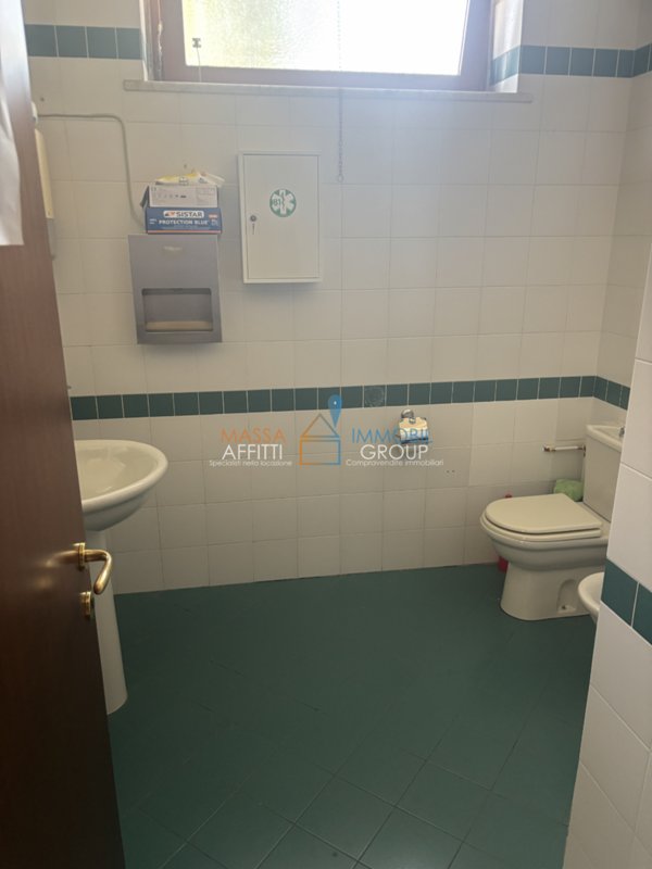 ufficio in affitto a Carrara in zona Avenza