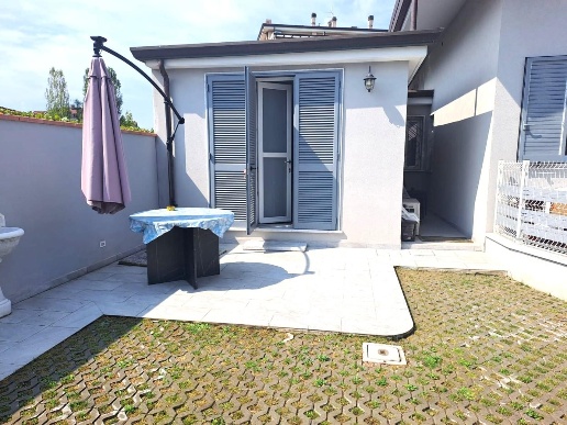 casa semindipendente in affitto a Carrara in zona Avenza