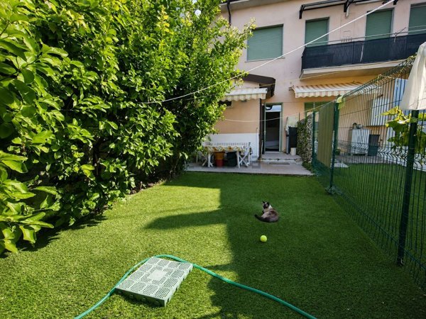 appartamento in affitto a Carrara in zona Marina di Carrara