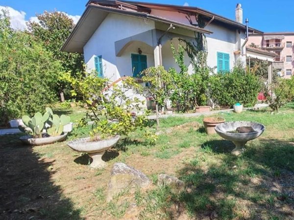 casa indipendente in affitto a Carrara in zona Bonascola
