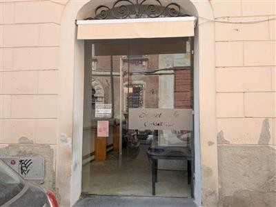 negozio in affitto a Carrara in zona Centro Città
