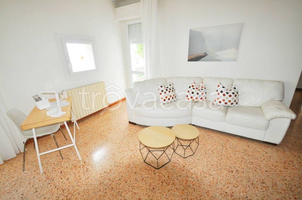 appartamento in affitto a Carrara in zona Avenza