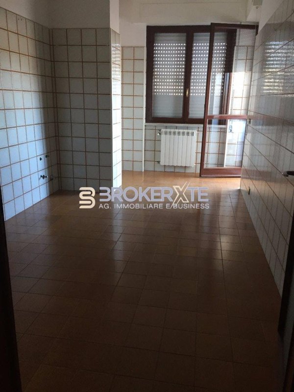 appartamento in affitto a Carrara in zona Marina di Carrara