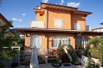 casa indipendente in affitto a Carrara