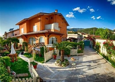 casa indipendente in affitto a Carrara