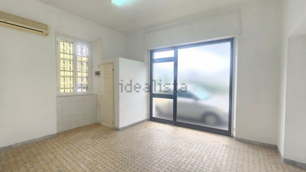 locale commerciale in affitto a Carrara in zona Avenza