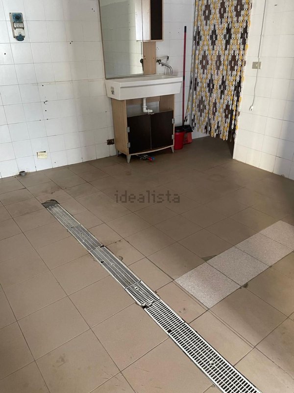 locale commerciale in affitto a Carrara