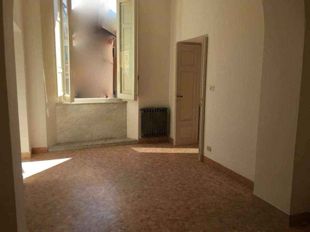 quadrivano in affitto a Carrara in zona Centro Città