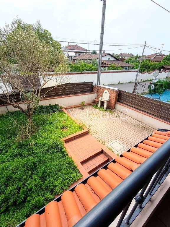 casa indipendente in affitto a Carrara in zona Avenza