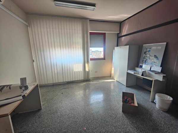 ufficio in affitto a Carrara in zona Nazzano