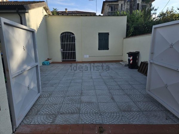 casa indipendente in affitto a Carrara in zona Marina di Carrara
