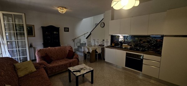 casa indipendente in affitto a Carrara in zona Avenza