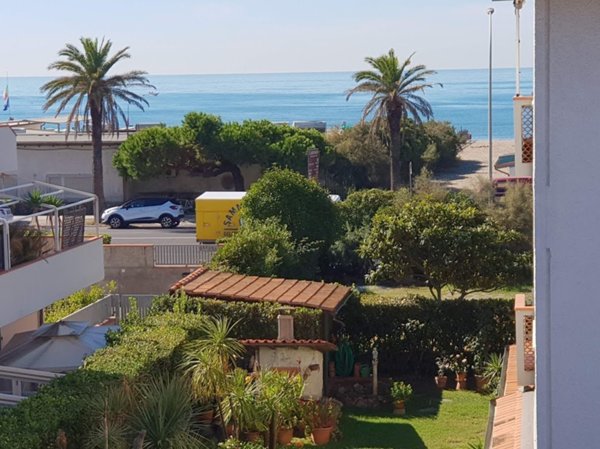 appartamento in affitto a Carrara in zona Marina di Carrara
