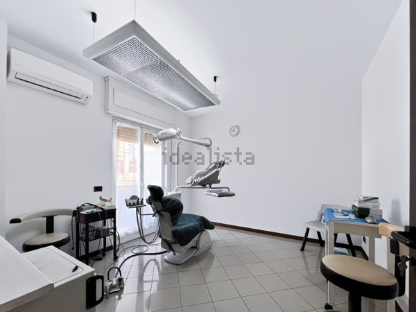 ufficio in affitto a Carrara in zona Avenza