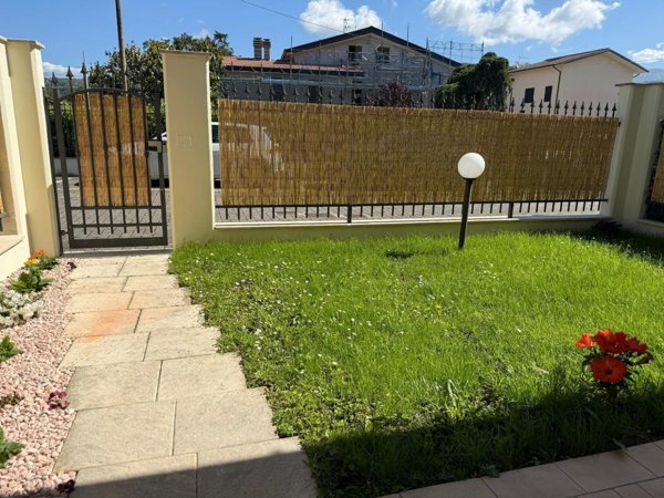 appartamento in affitto a Fosdinovo in zona Caniparola
