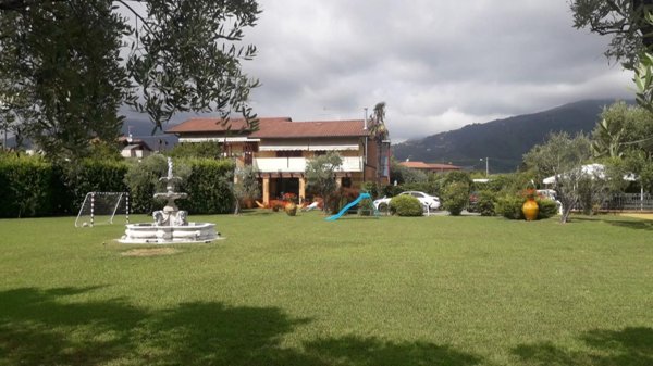 casa indipendente in affitto a Massa in zona Marina dei Ronchi