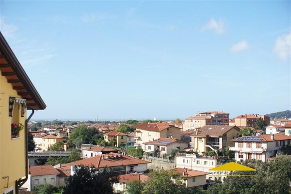 casa indipendente in affitto a Massa in zona Borgo del Ponte