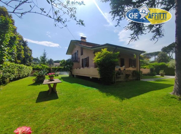 casa indipendente in affitto a Massa in zona Marina di Massa
