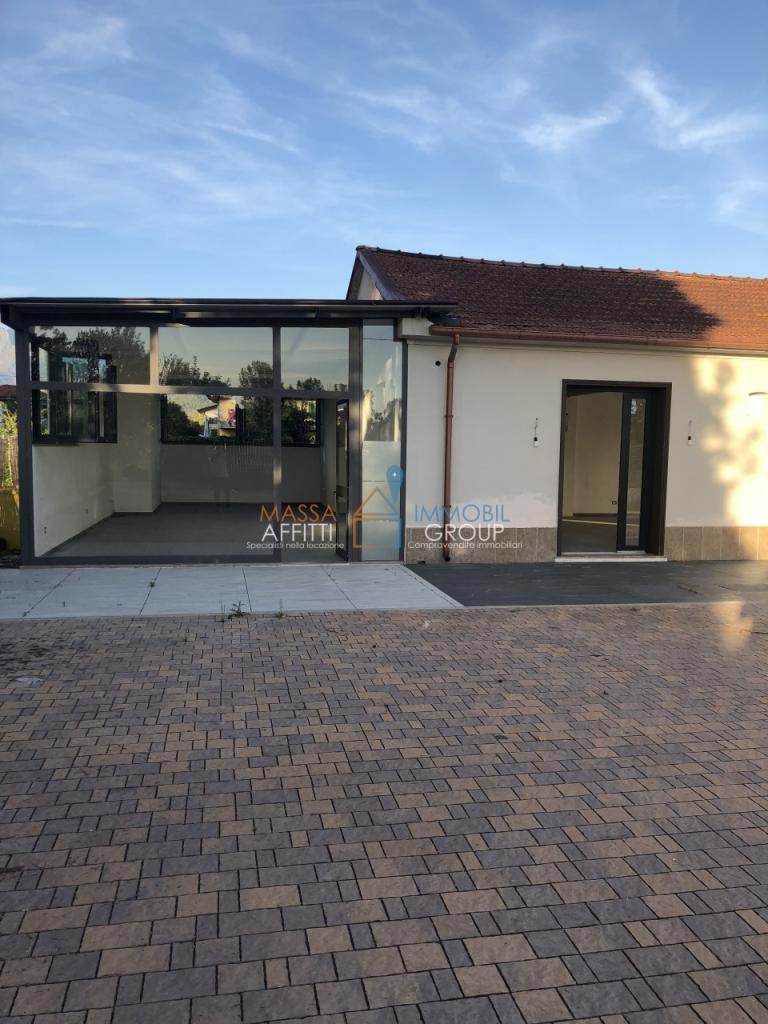 appartamento in affitto a Massa in zona Marina di Massa