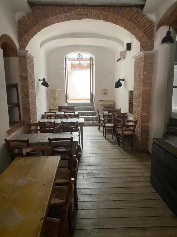 negozio in vendita a Massa in zona Centro Storico