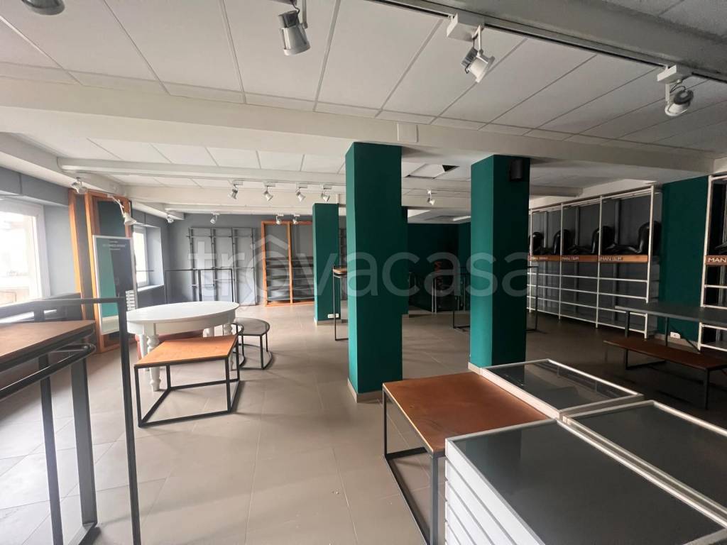 negozio in affitto a Massa in zona Centro Storico