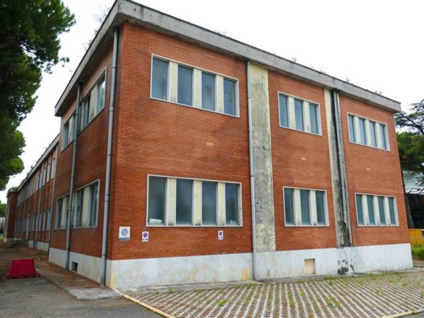 ufficio in affitto a Massa in zona Castagnola