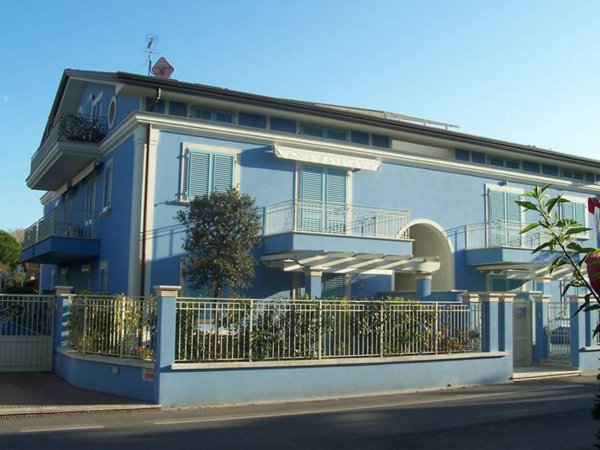 appartamento in affitto a Massa in zona Marina dei Ronchi