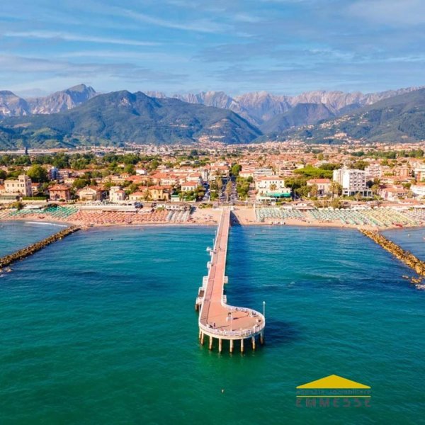 negozio in affitto a Massa in zona Marina di Massa