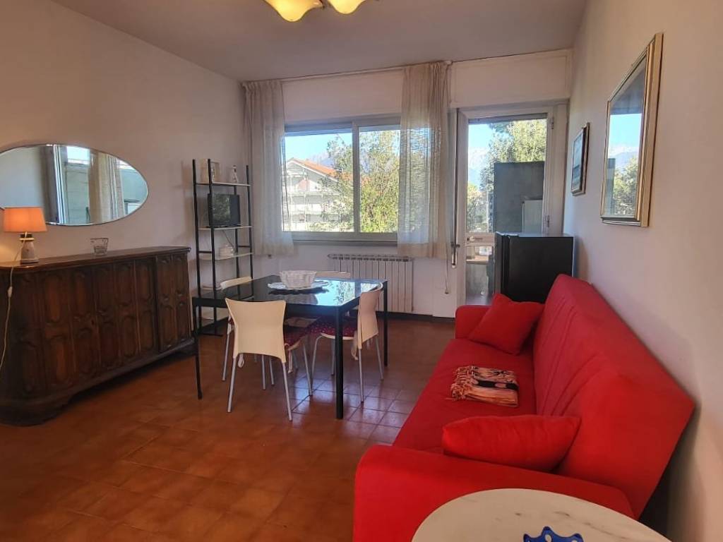 appartamento in affitto a Massa in zona Poveromo