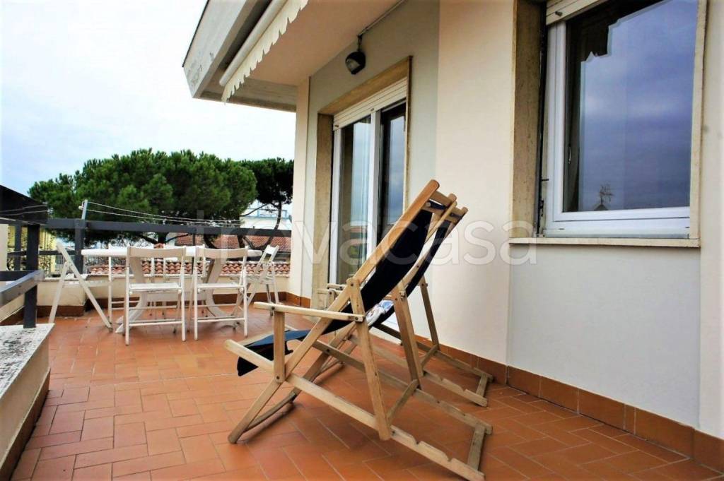 appartamento in affitto a Massa in zona Marina di Massa