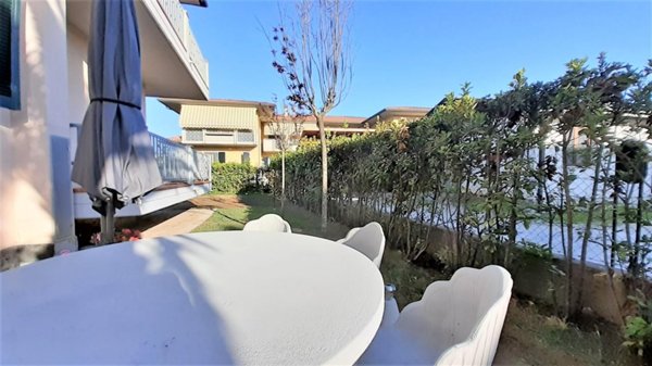 casa indipendente in affitto a Massa in zona Marina dei Ronchi