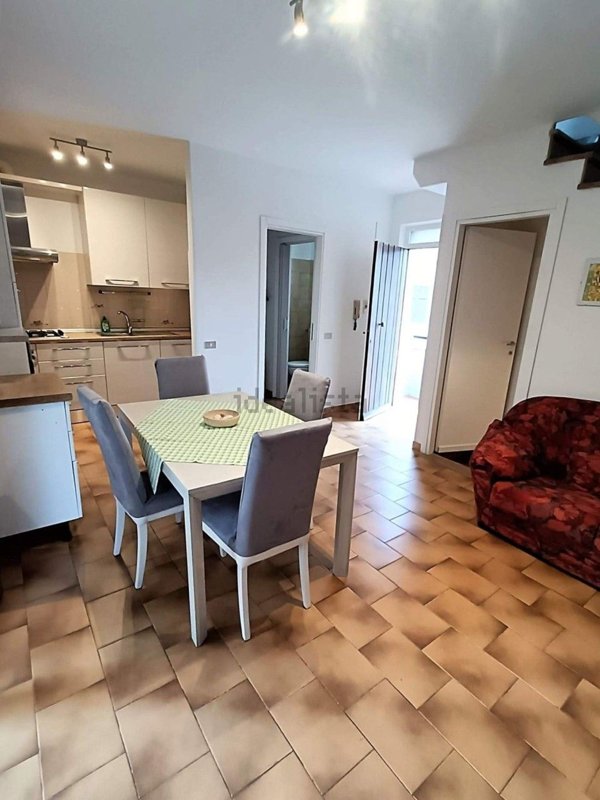 casa indipendente in affitto a Massa in zona Marina dei Ronchi