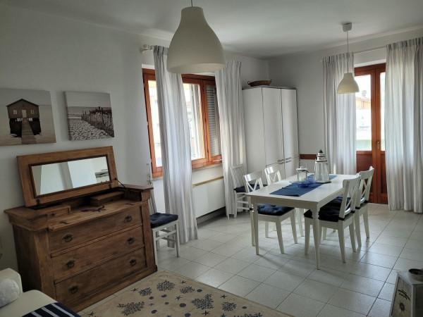 appartamento in affitto a Massa in zona Marina dei Ronchi
