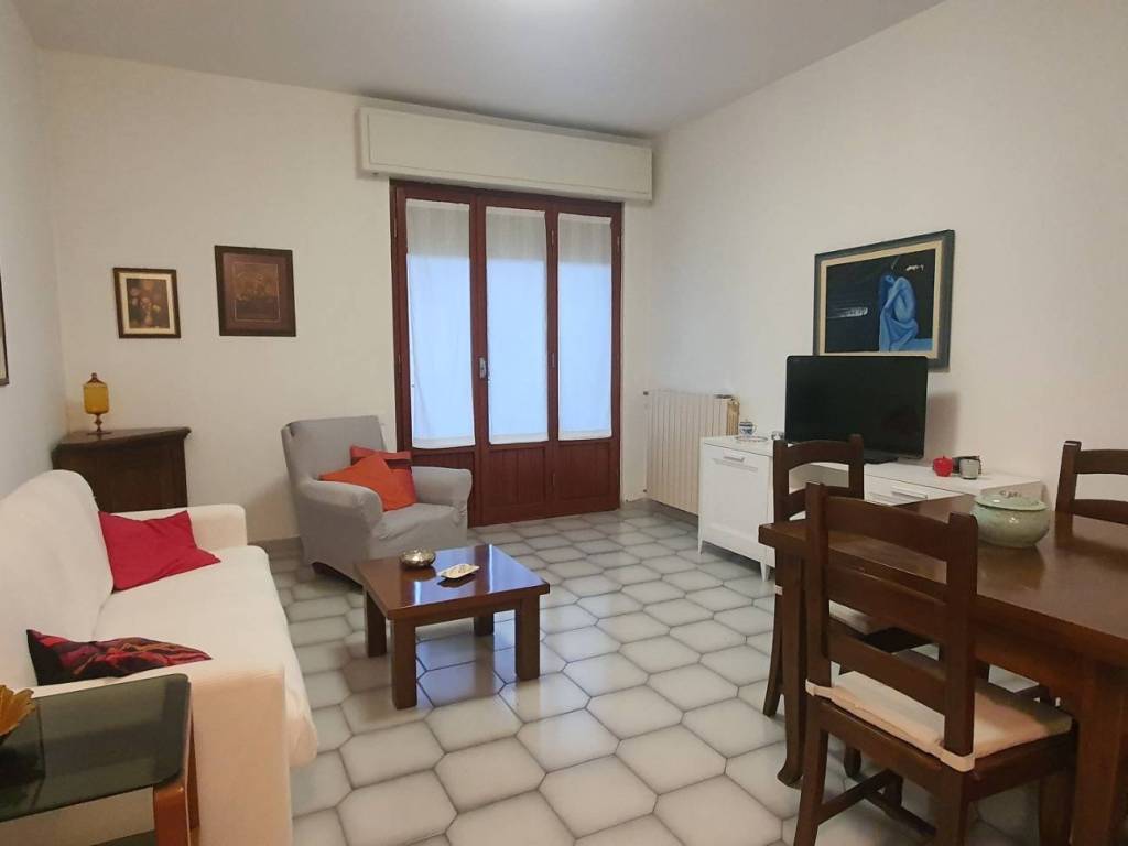 appartamento in affitto a Massa in zona Marina dei Ronchi