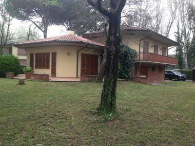casa indipendente in affitto a Massa in zona Marina dei Ronchi