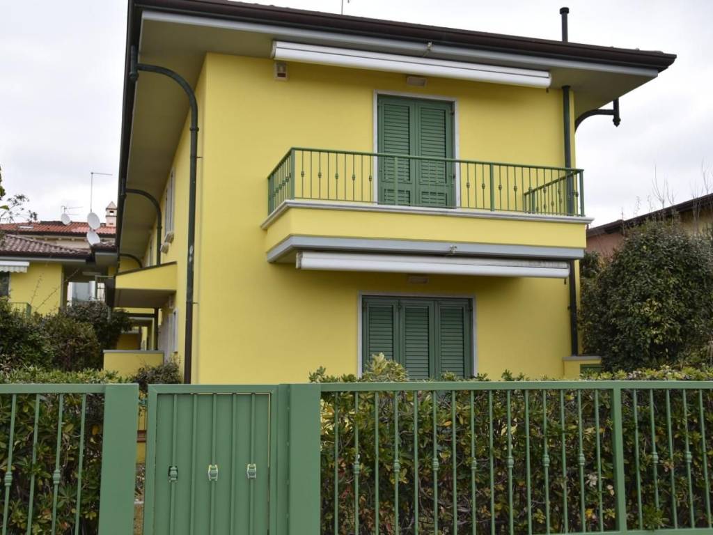 appartamento in affitto a Massa in zona Marina di Massa