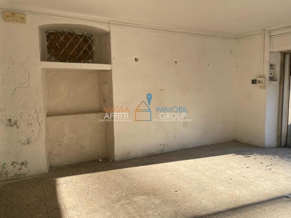 negozio in affitto a Massa in zona Centro Storico
