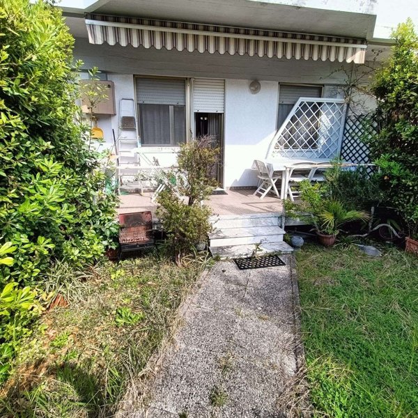 appartamento in affitto a Massa in zona Marina di Massa