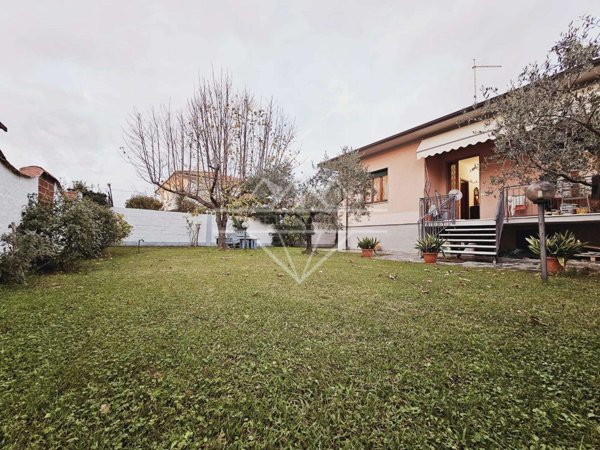 appartamento in affitto a Massa