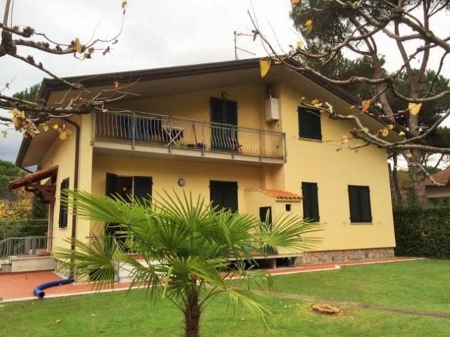 casa indipendente in affitto a Massa in zona Poveromo