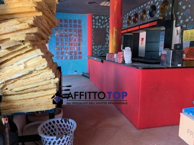 locale commerciale in affitto a Massa