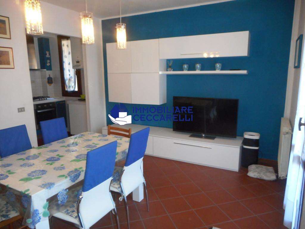 casa indipendente in affitto a Massa in zona Marina dei Ronchi