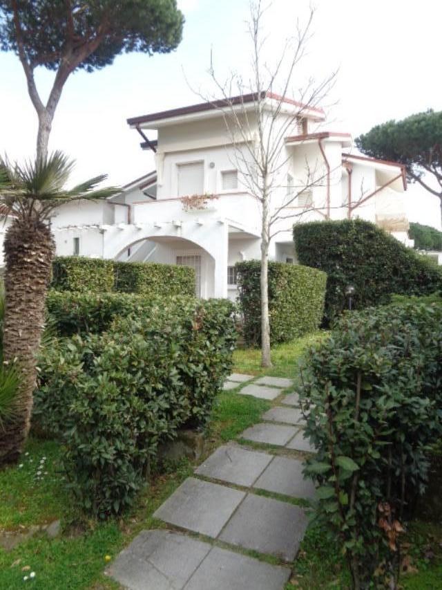appartamento in affitto a Massa in zona Poveromo