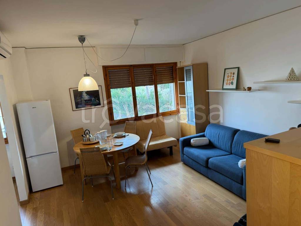 appartamento in affitto a Massa in zona Marina di Massa