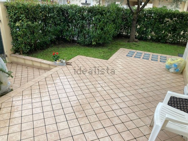 appartamento in affitto a Massa in zona Marina dei Ronchi