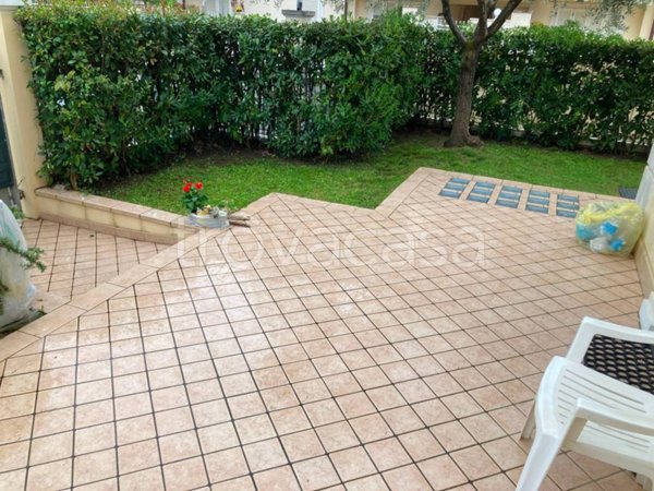 appartamento in affitto a Massa in zona Marina dei Ronchi